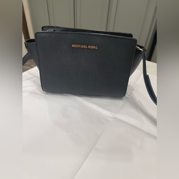 Michael Kors Crossbody EC - Picture 2 of 9